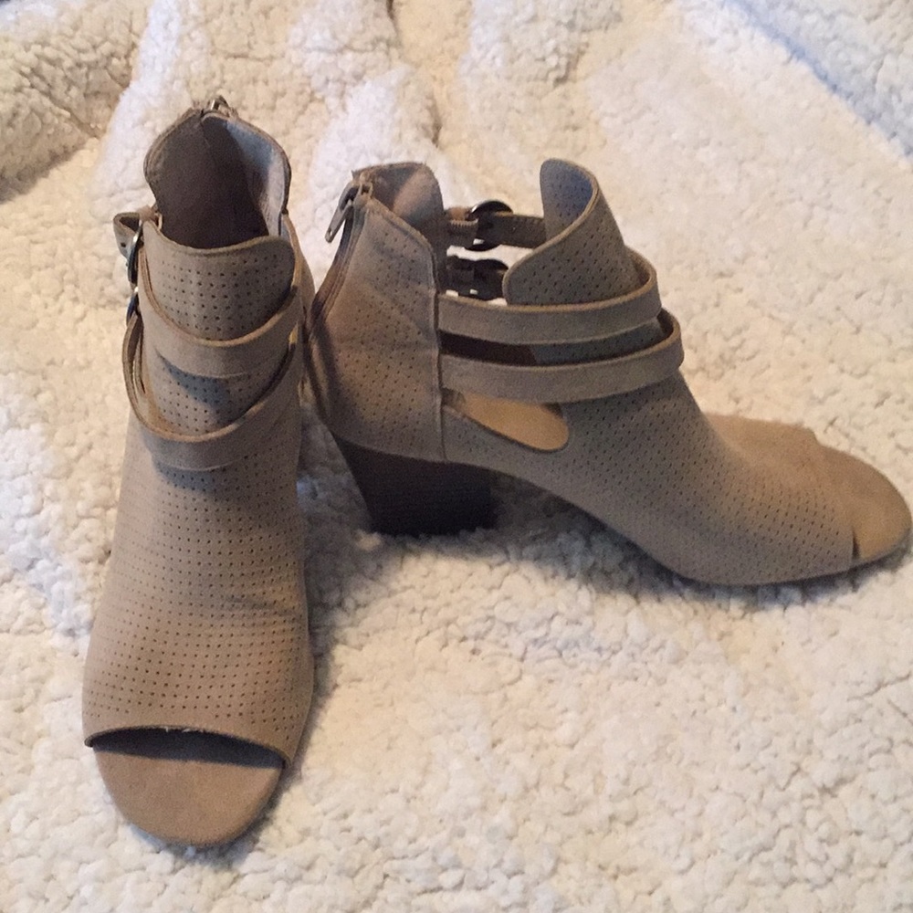 Dress shoes